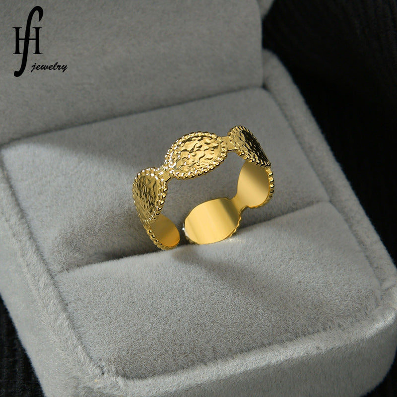 14k Gold Oval Texture Dracelet