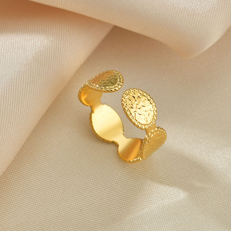 14k Gold Oval Texture Dracelet
